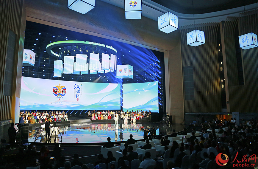 第十七届“汉语桥”世界中学生中文比赛总决赛现场。人民网记者 崔新耀摄