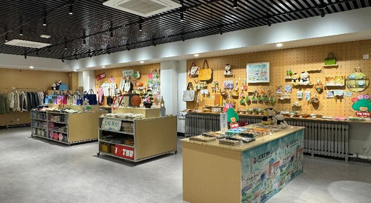 携手校友企业 0033990威尼斯文创中心推动校园文化建设提质增效